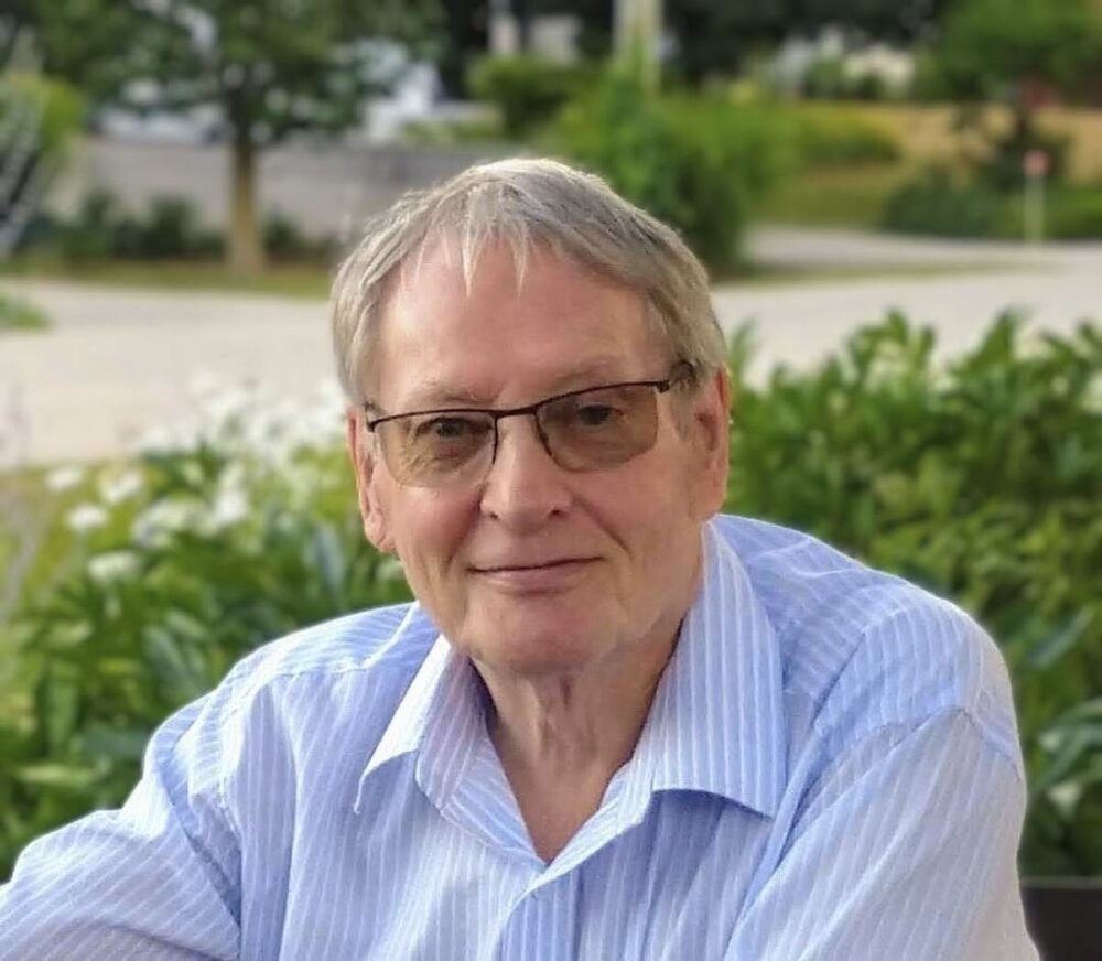Photo of Dr. Gordon MURRAY