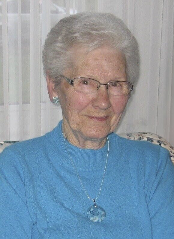 Photo of Joyce (nee Warden) SUMPTER