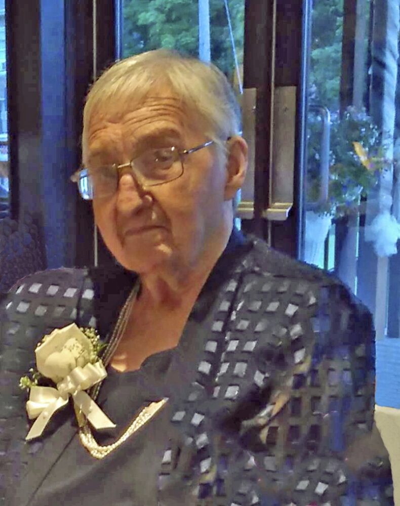 Photo of Joyce Dianne (nee Davis) PLUMPTON